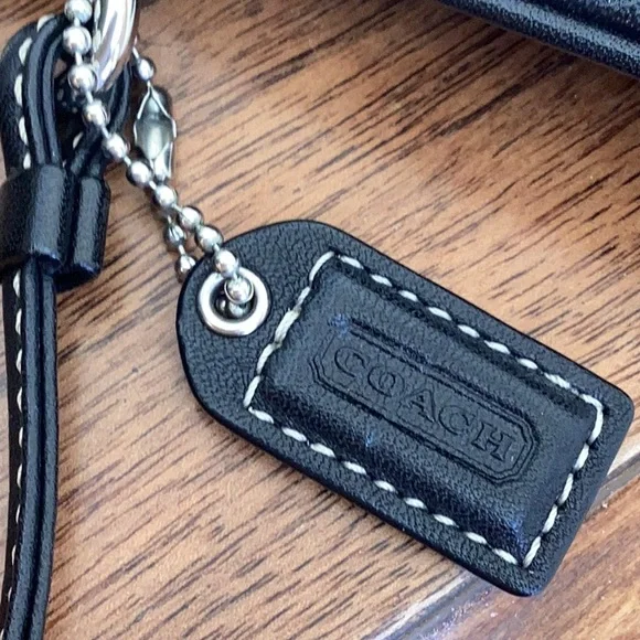 Coach vintage y2k black with silver hardware soho wristlet with lavender inside - Picture 13 of 16